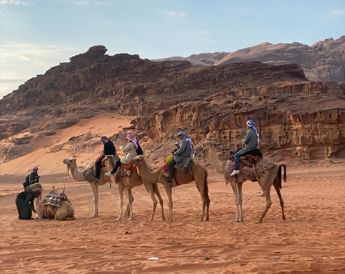 مخيم جبل بردى Jabal Burdah Camp Hotel Wadi Rum Exterior foto