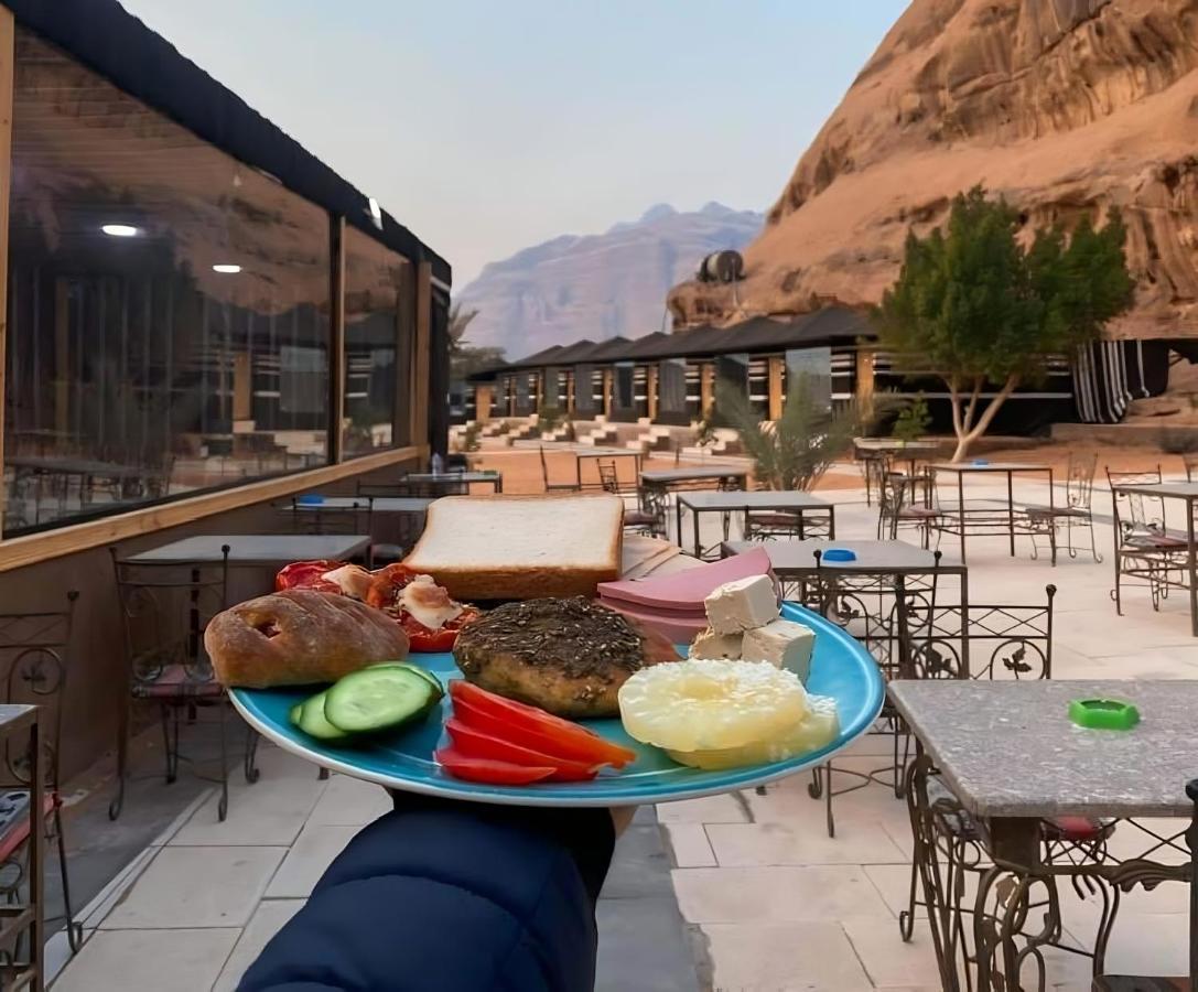 مخيم جبل بردى Jabal Burdah Camp Hotel Wadi Rum Exterior foto